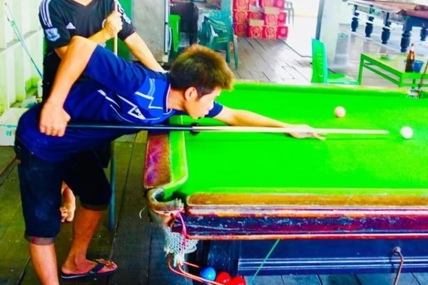 美式橄榄球常规赛比尔对海豚阿伦图阿传球对决深度全面解析